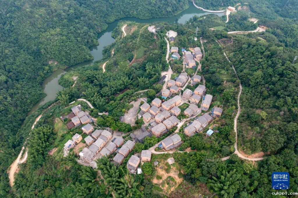 走进壮族风情坡芽村