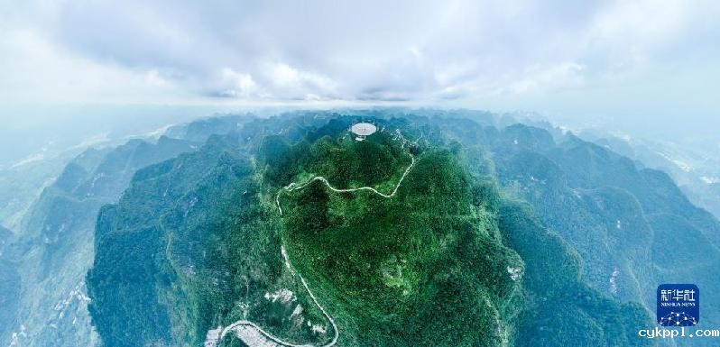 “中国天眼”首次在射电波段观测到黑洞“脉搏”