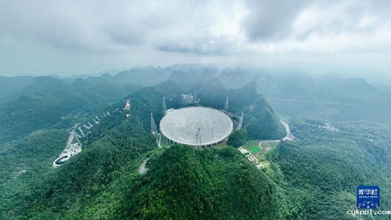 “中国天眼”首次在射电波段观测到黑洞“脉搏”