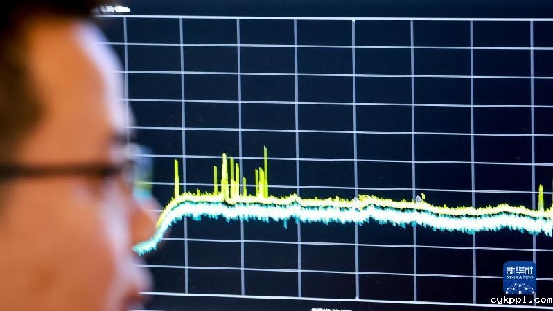 “中国天眼”首次在射电波段观测到黑洞“脉搏”