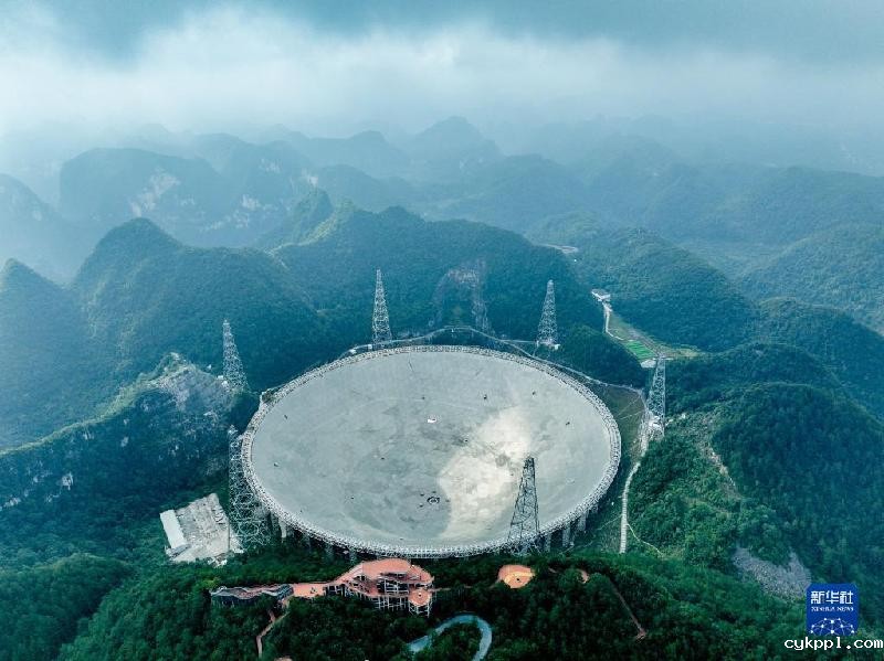 “中国天眼”首次在射电波段观测到黑洞“脉搏”