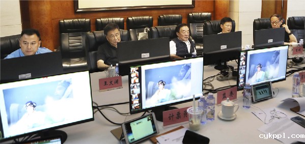 海峡两岸摄影名家邀请展评选在北京举行