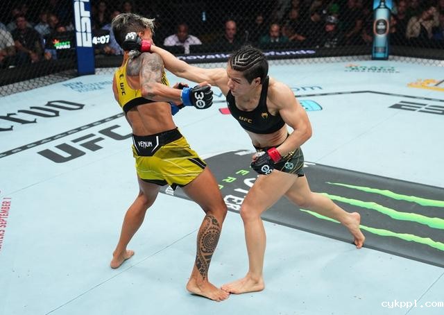 追光|张伟丽“碾压式”卫冕金腰带的背后 追光|张伟丽“碾压式”卫冕金腰带的背后