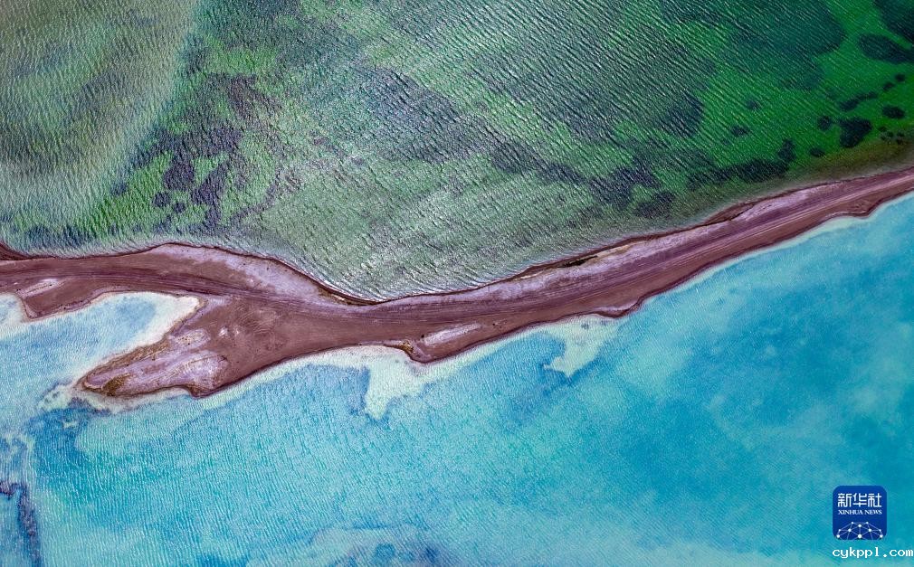 西藏阿里:瑰丽的大地与湖泊