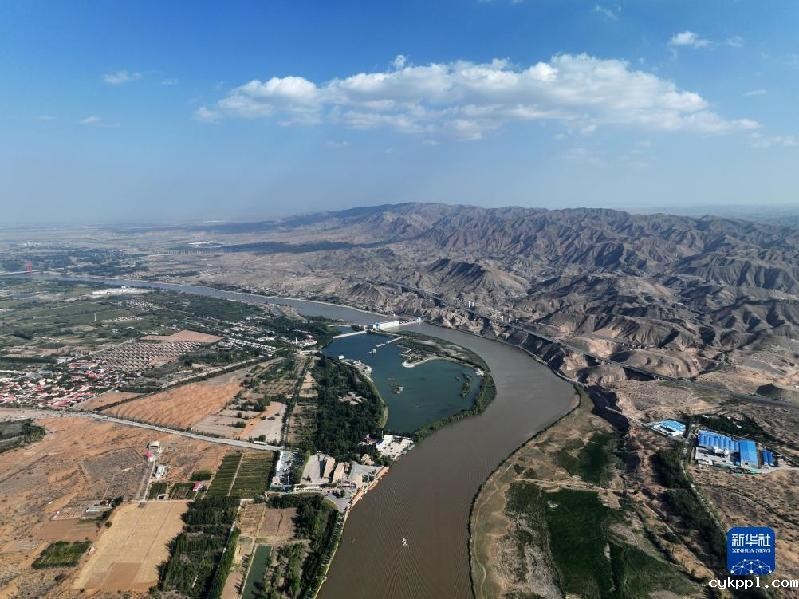 新华全媒+｜沙水交融 魅力沙坡头