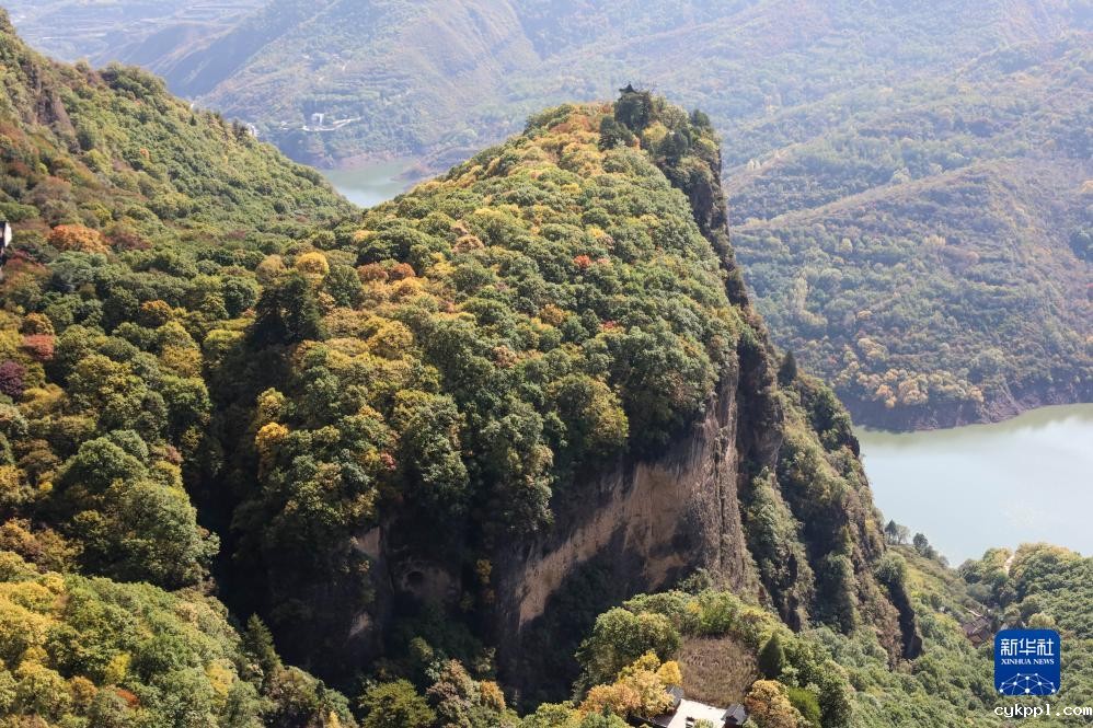 崆峒山秋色宜人
