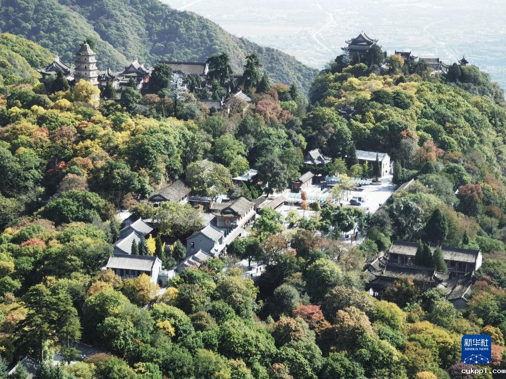 崆峒山秋色宜人