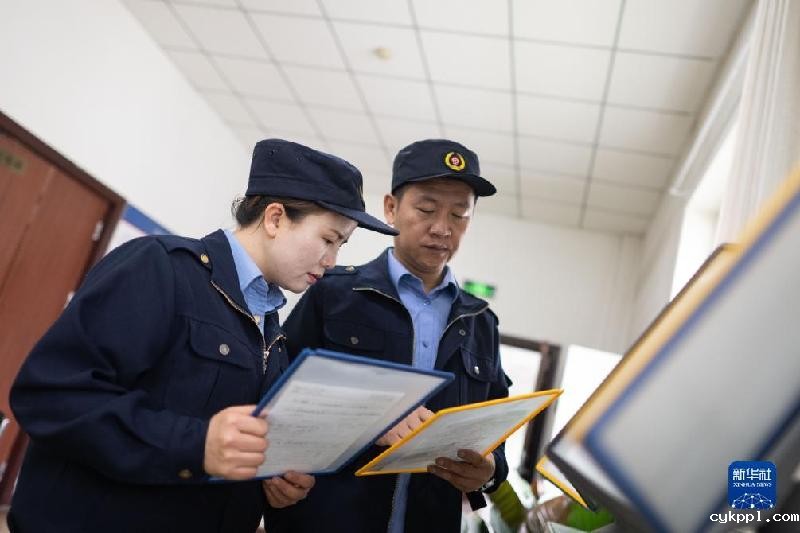 新华全媒+丨青藏铁路上的巾帼养护师