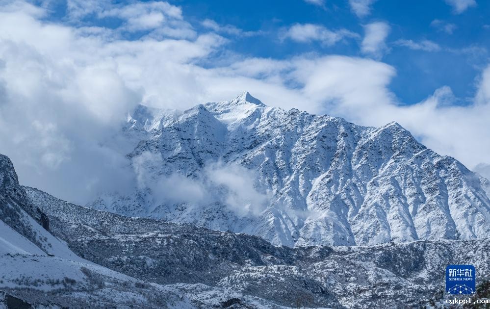西藏：冰雪边坝 美景如画