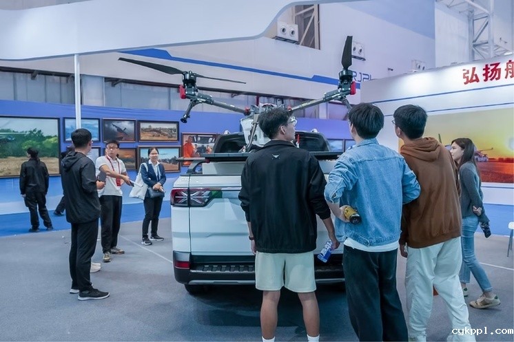 纯电!吉利雷达“车+植保无人机”智慧场景解决方案亮相南昌飞行大会