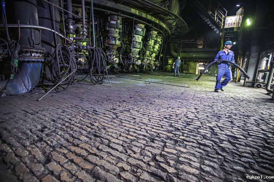 钢铁巨人从“瘦身”到“智造”