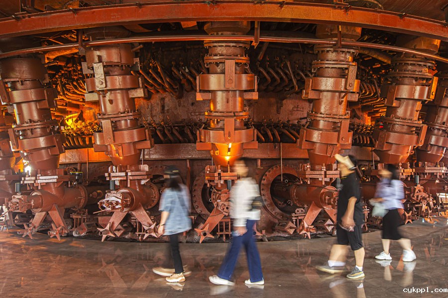 钢铁巨人从“瘦身”到“智造”