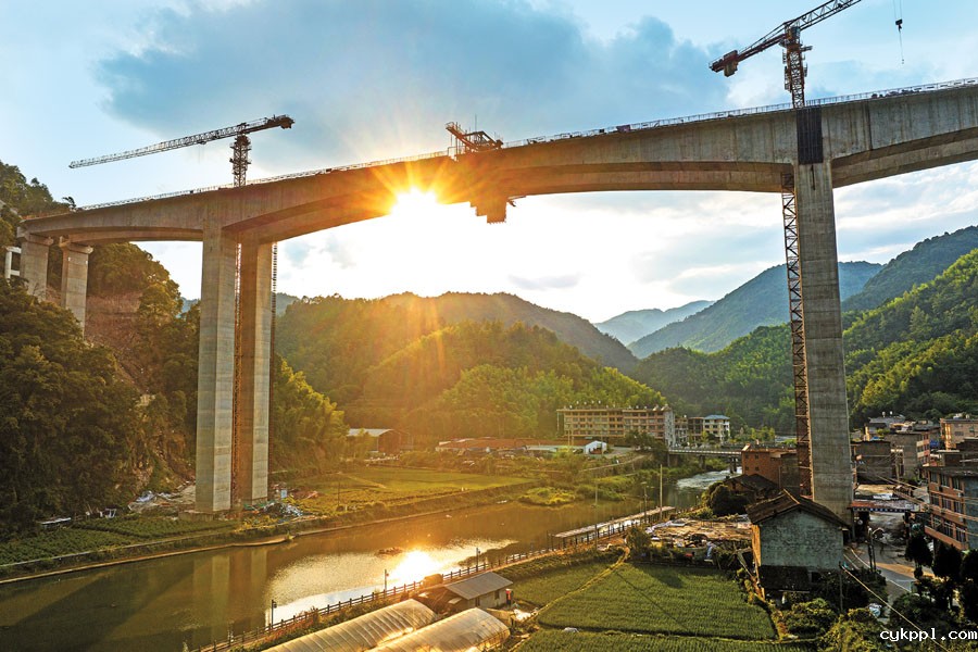 大山里的“超级工程” 大山里的“超级工程”