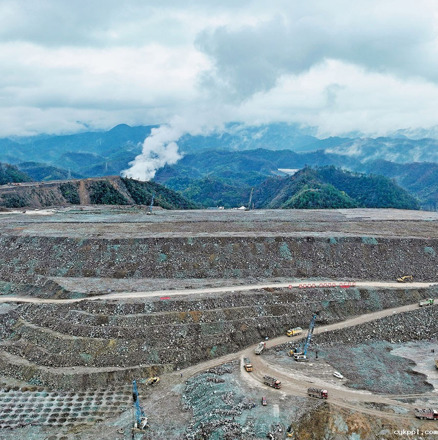 大山里的“超级工程” 大山里的“超级工程”