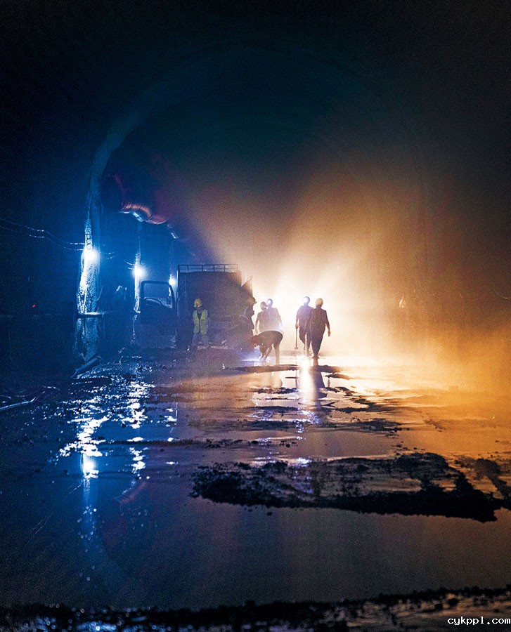 大山里的“超级工程” 大山里的“超级工程”