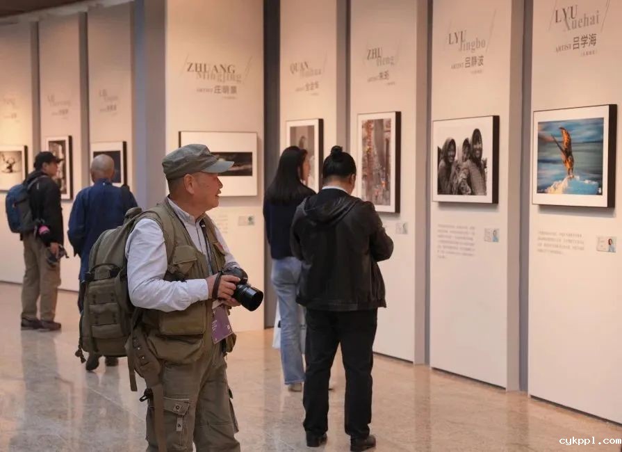 海峡两岸摄影名家邀请展在京开展