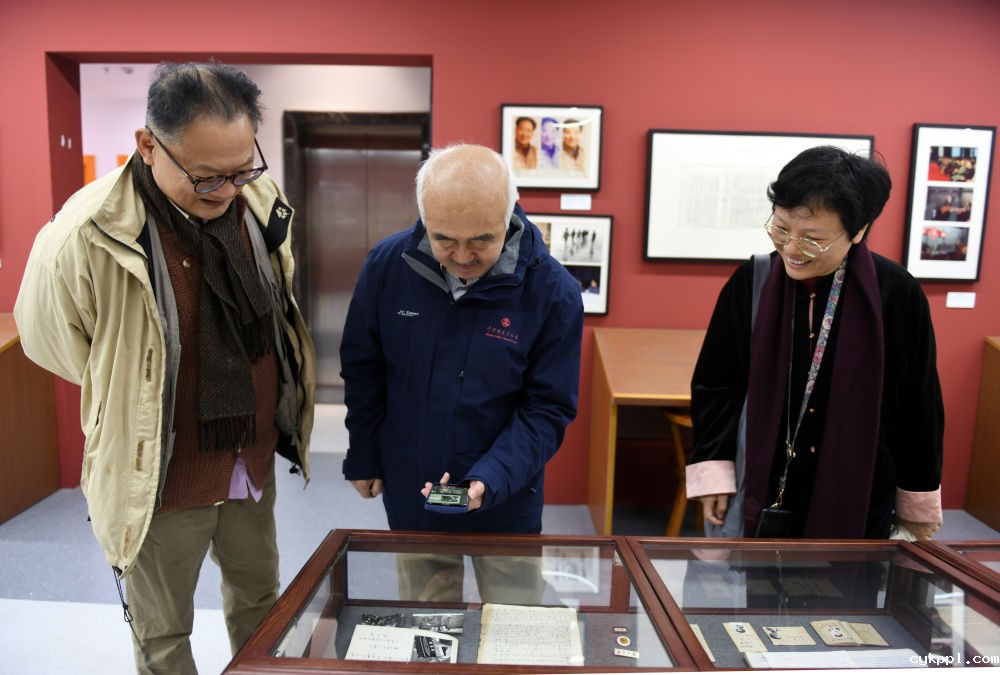 “复旦新闻·中国新闻摄影大讲堂”在沪开讲