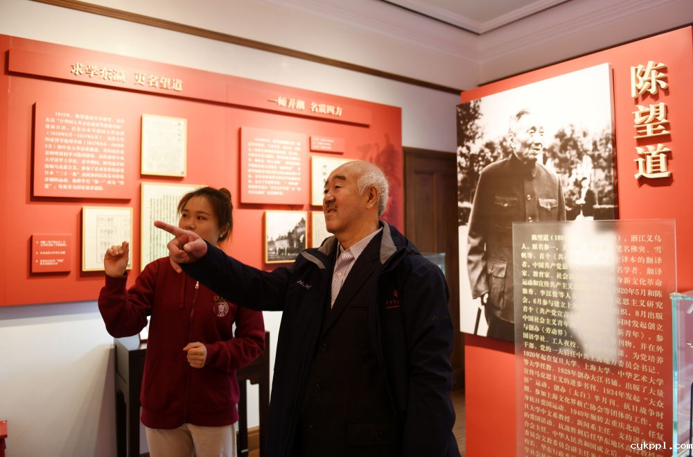 “复旦新闻·中国新闻摄影大讲堂”在沪开讲