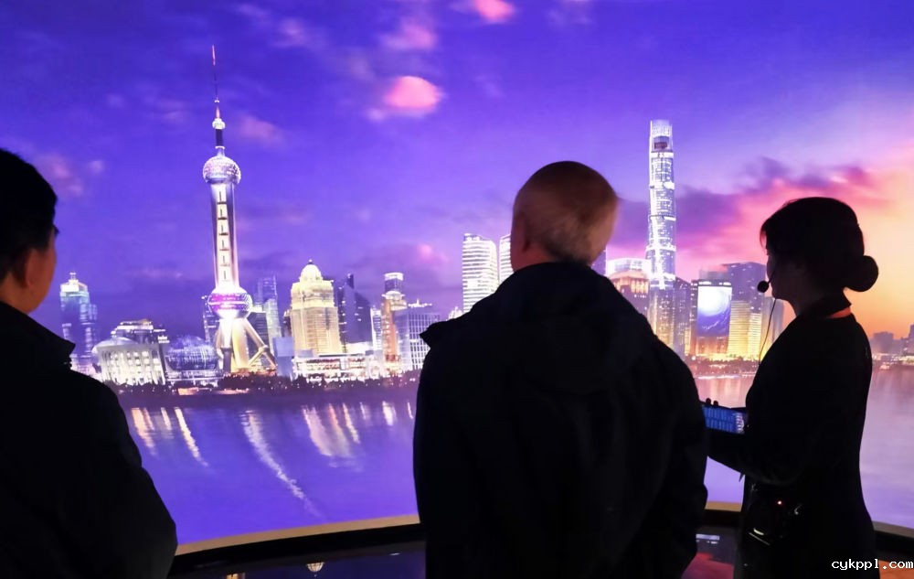 “复旦新闻·中国新闻摄影大讲堂”在沪开讲