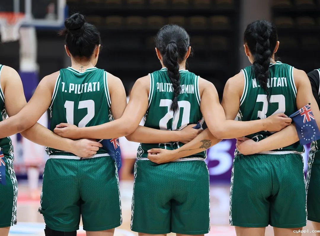 女篮亚洲杯：打球亲姐妹，上场母女兵——库克群岛队中的亲情队员