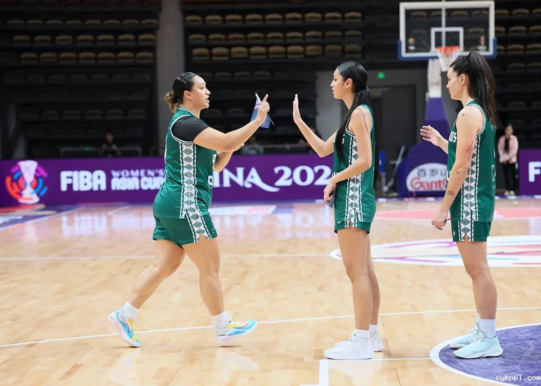 女篮亚洲杯：打球亲姐妹，上场母女兵——库克群岛队中的亲情队员