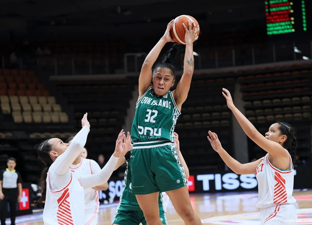 女篮亚洲杯：打球亲姐妹，上场母女兵——库克群岛队中的亲情队员