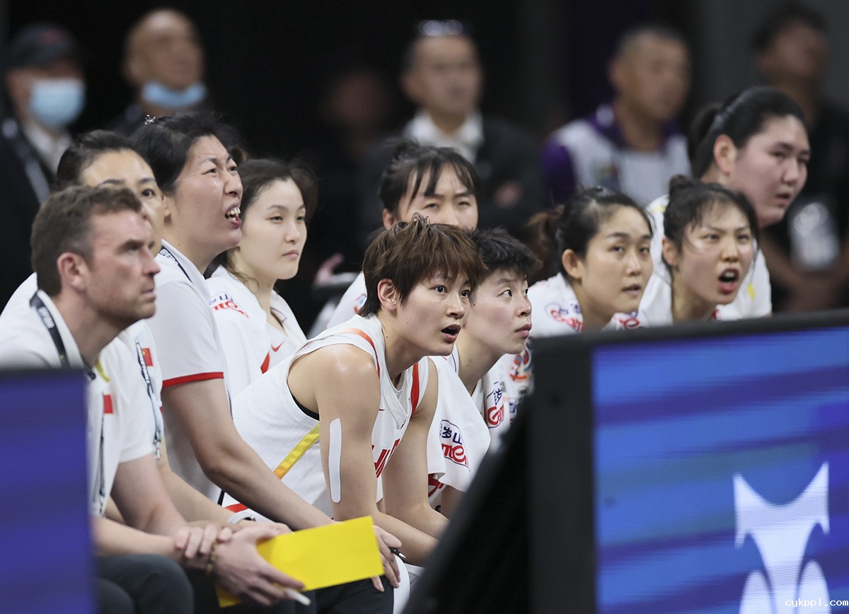 女篮亚洲杯｜中国女篮不敌日本队止步亚洲杯半决赛