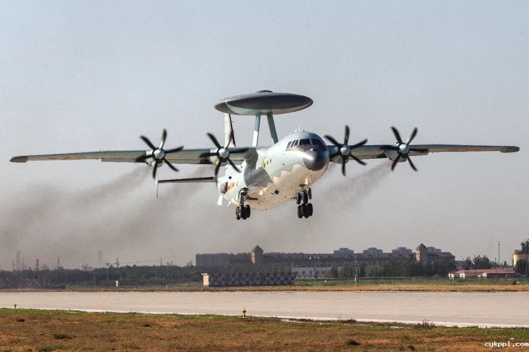 十年四赴阅兵场，今朝现场记辉煌！