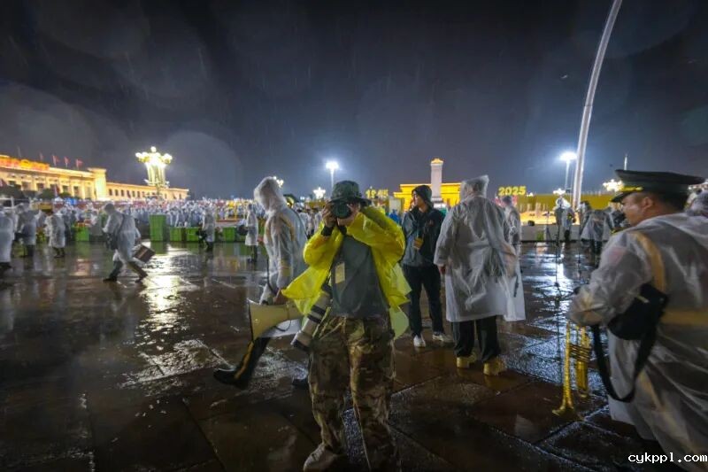 十年四赴阅兵场，今朝现场记辉煌！