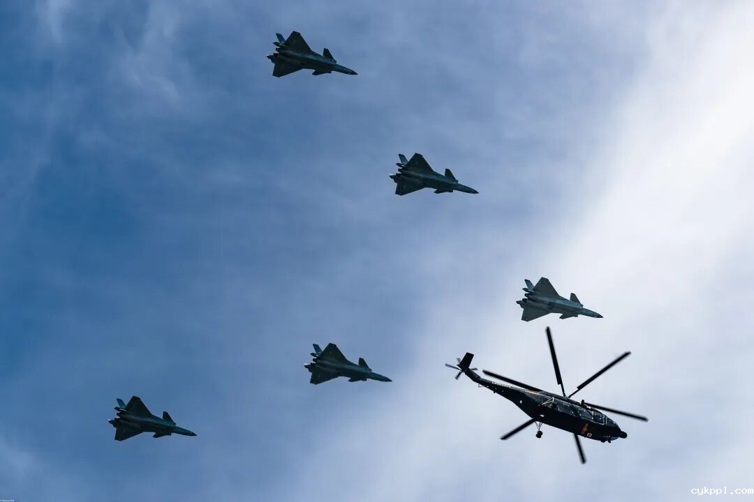 十年四赴阅兵场，今朝现场记辉煌！