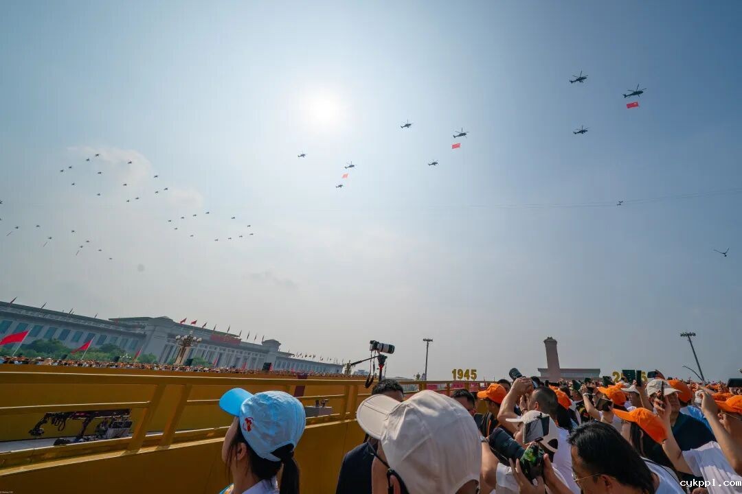 十年四赴阅兵场，今朝现场记辉煌！