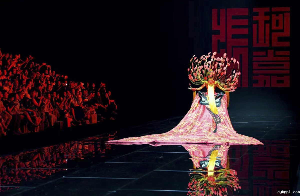 北京时装周：光影与艺术交融的盛宴