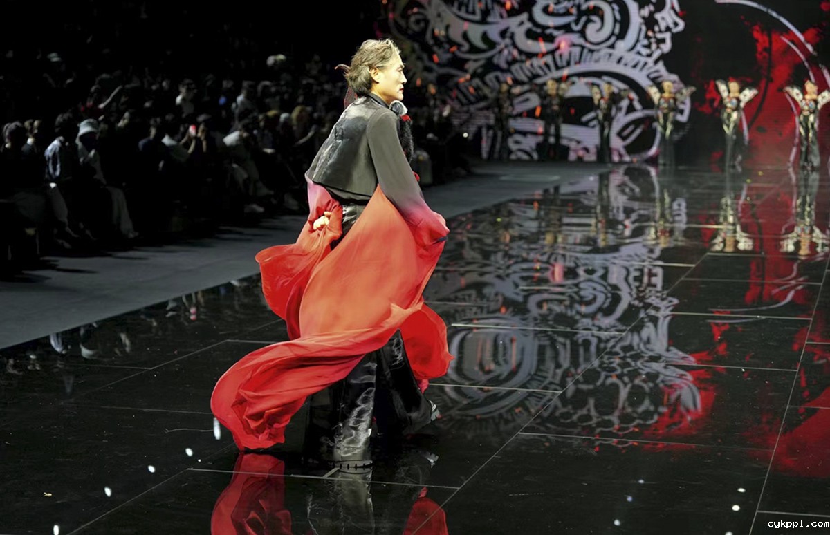 北京时装周：光影与艺术交融的盛宴