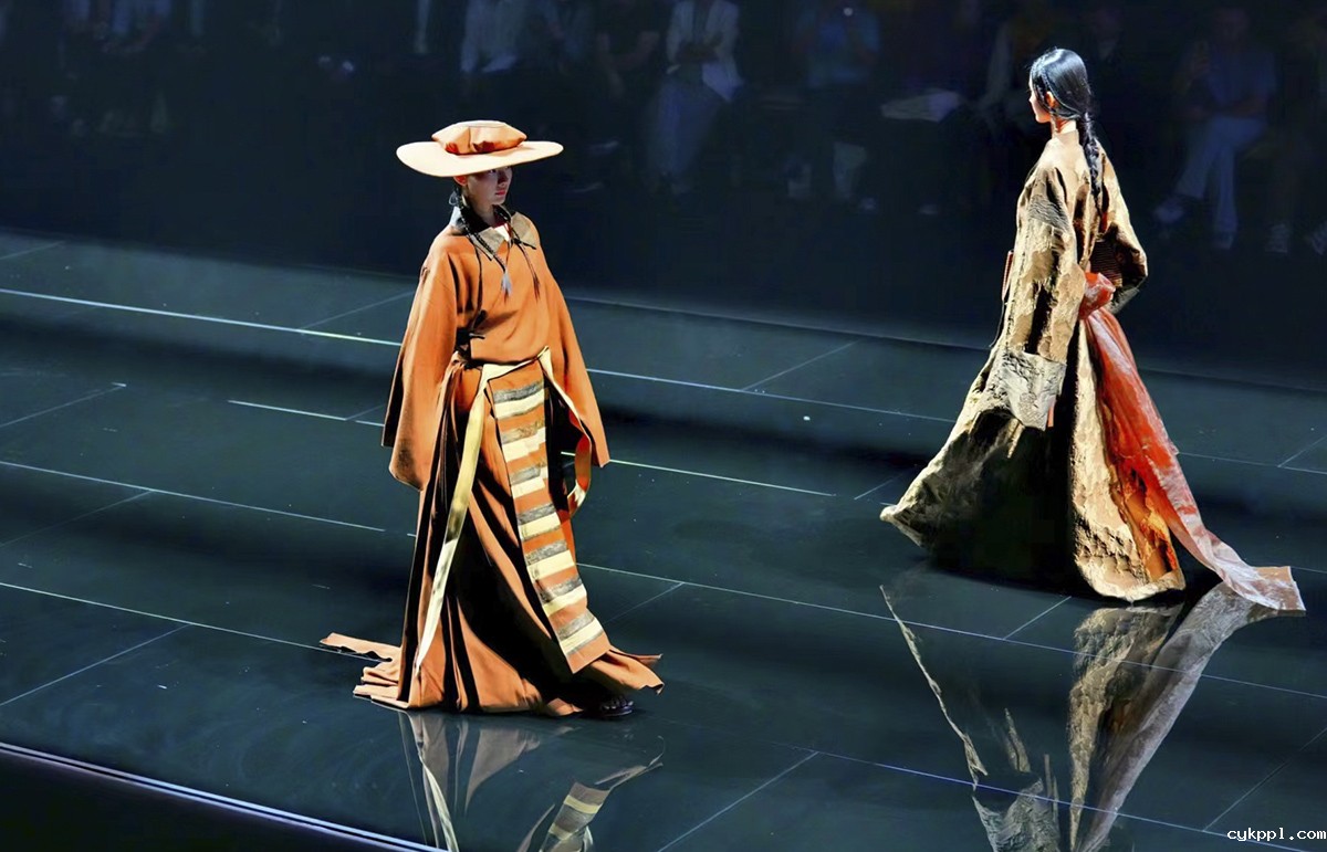 北京时装周：光影与艺术交融的盛宴