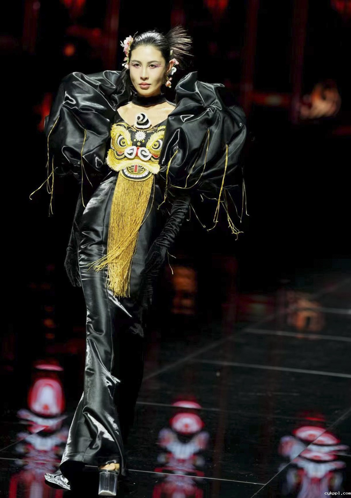 北京时装周：光影与艺术交融的盛宴