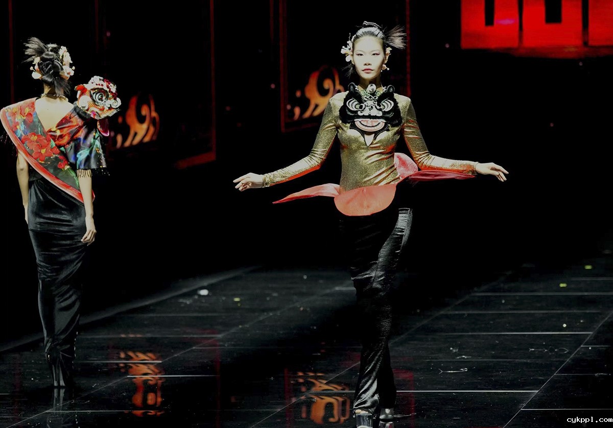 北京时装周：光影与艺术交融的盛宴