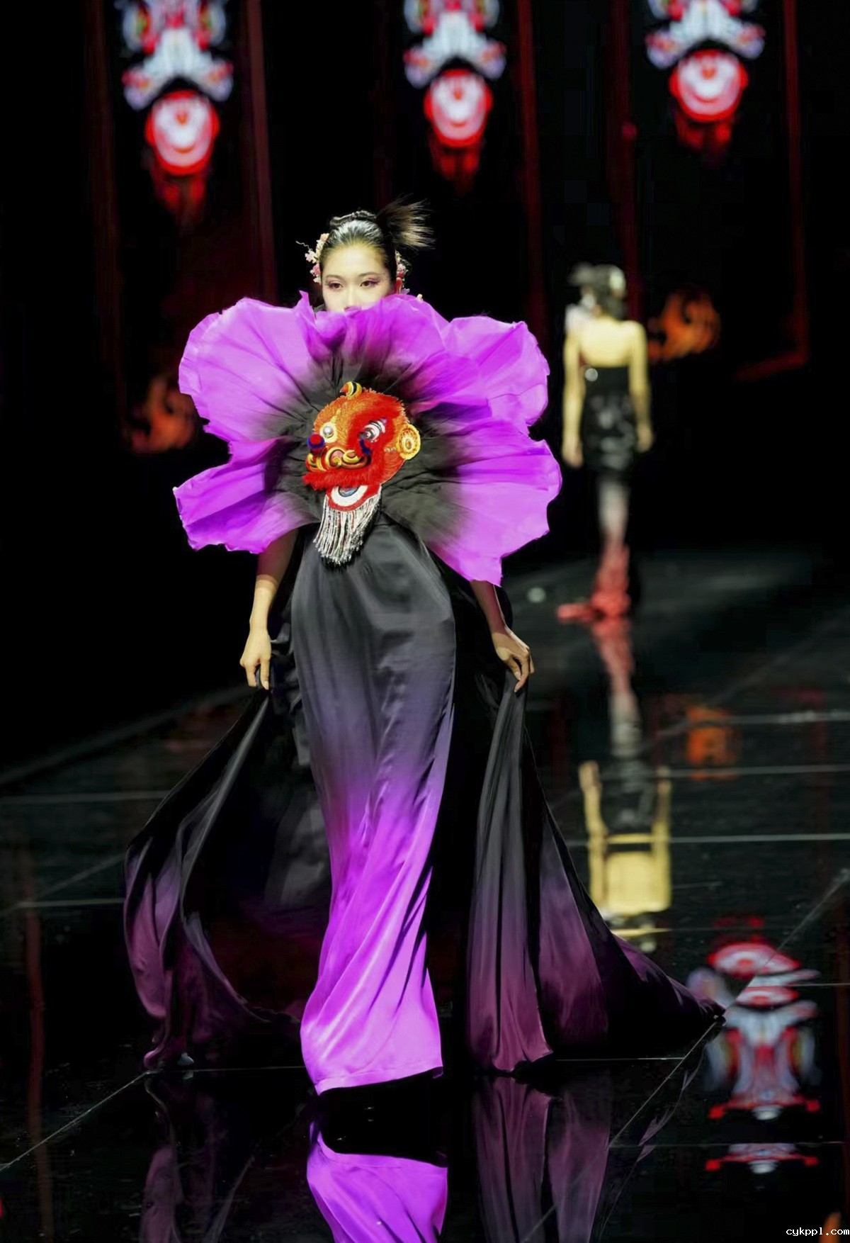 北京时装周：光影与艺术交融的盛宴