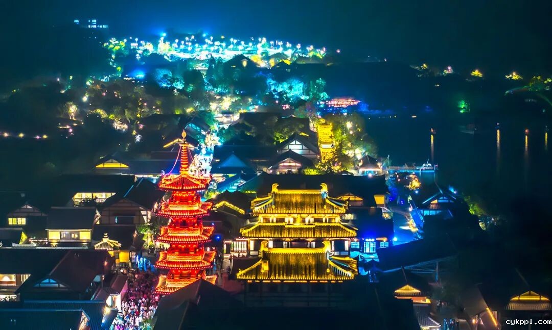 用“理论强基+案例研讨+实践淬炼”强“四力”