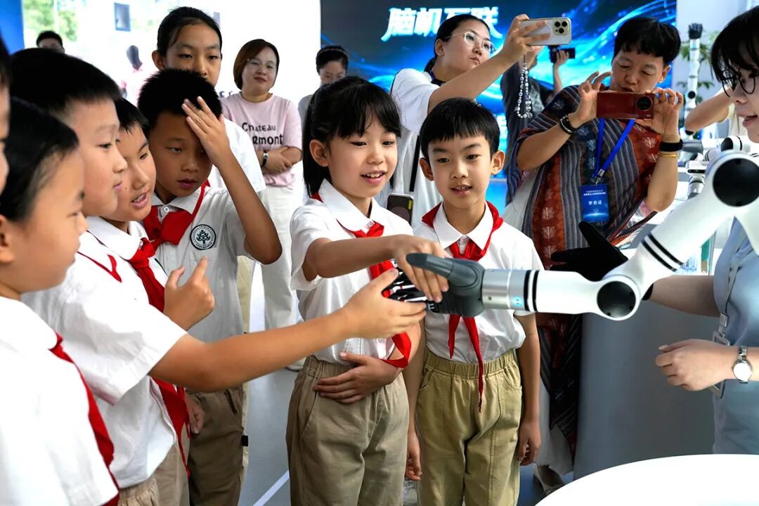 用“理论强基+案例研讨+实践淬炼”强“四力”