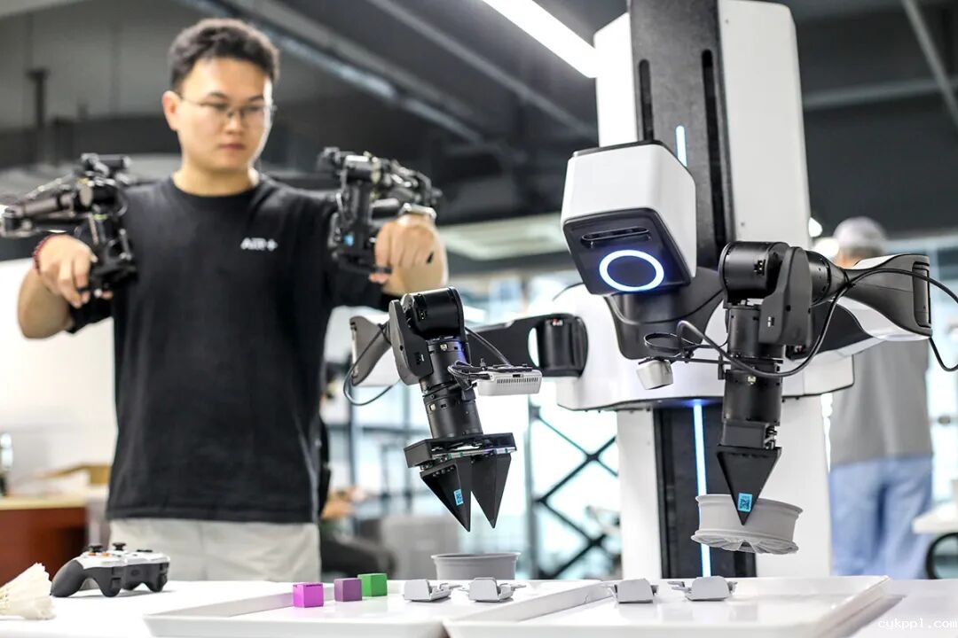 用“理论强基+案例研讨+实践淬炼”强“四力”