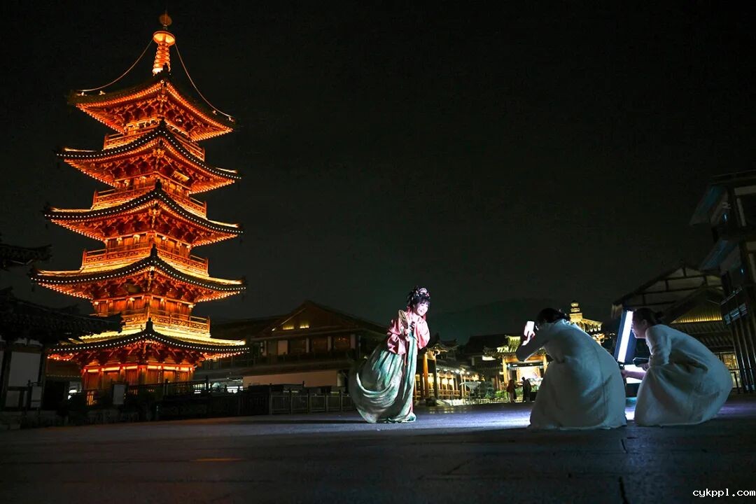 用“理论强基+案例研讨+实践淬炼”强“四力”