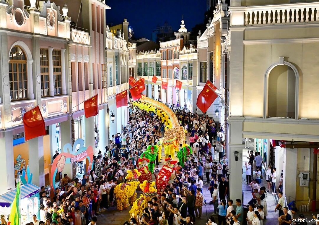 祖国的生日，人民的节日！新闻摄影记者用镜头记录这盛世繁华