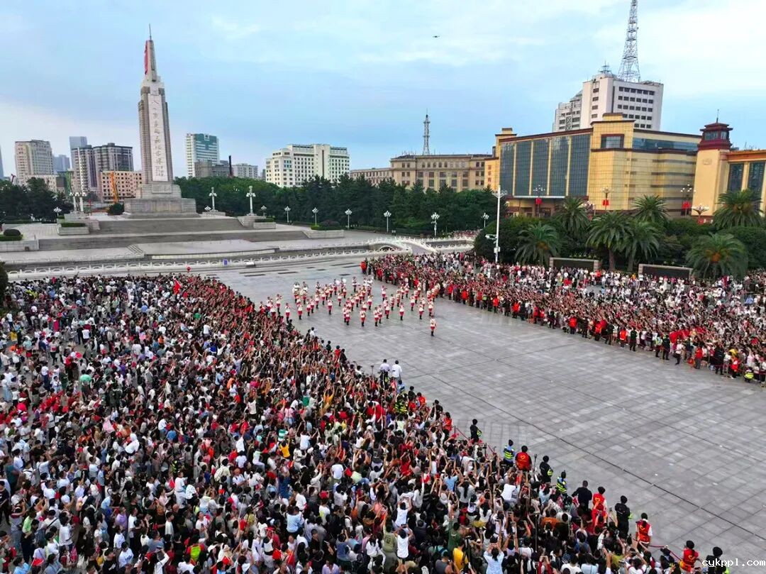 祖国的生日，人民的节日！新闻摄影记者用镜头记录这盛世繁华