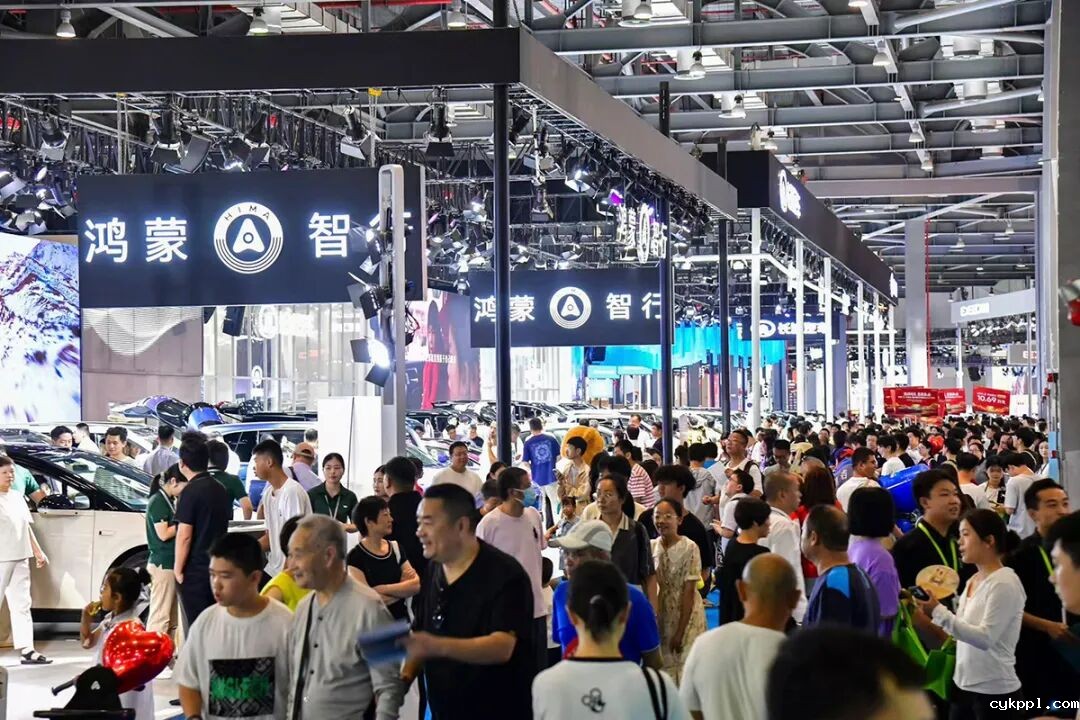 祖国的生日，人民的节日！新闻摄影记者用镜头记录这盛世繁华