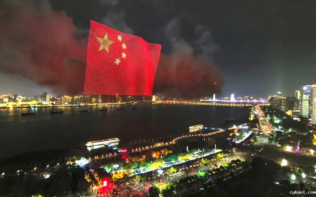 祖国的生日，人民的节日！新闻摄影记者用镜头记录这盛世繁华