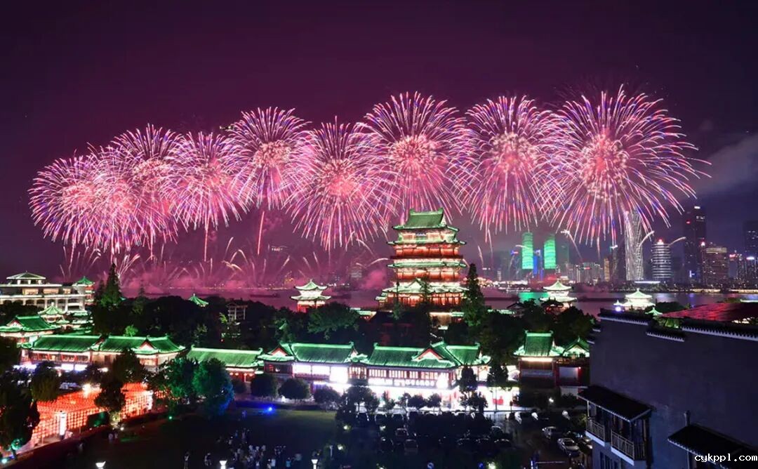 祖国的生日，人民的节日！新闻摄影记者用镜头记录这盛世繁华