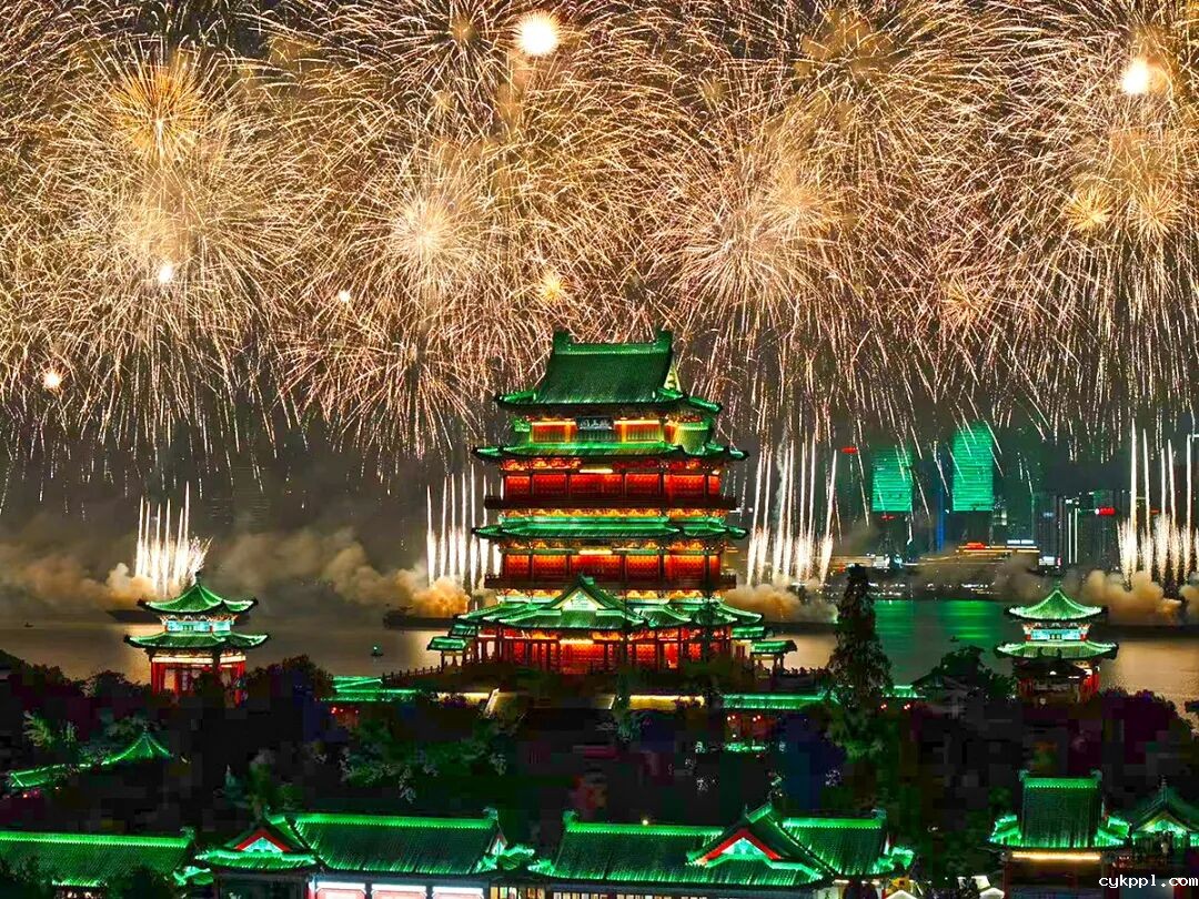 祖国的生日，人民的节日！新闻摄影记者用镜头记录这盛世繁华