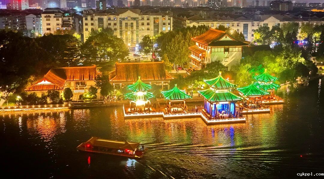 祖国的生日，人民的节日！新闻摄影记者用镜头记录这盛世繁华