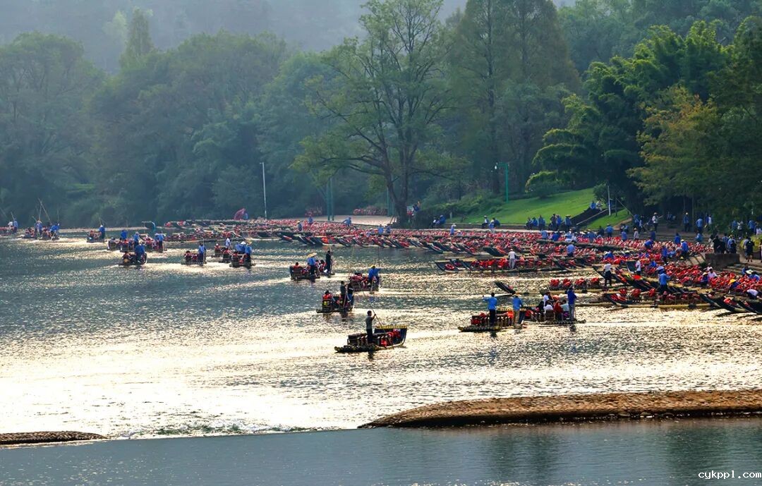 祖国的生日，人民的节日！新闻摄影记者用镜头记录这盛世繁华