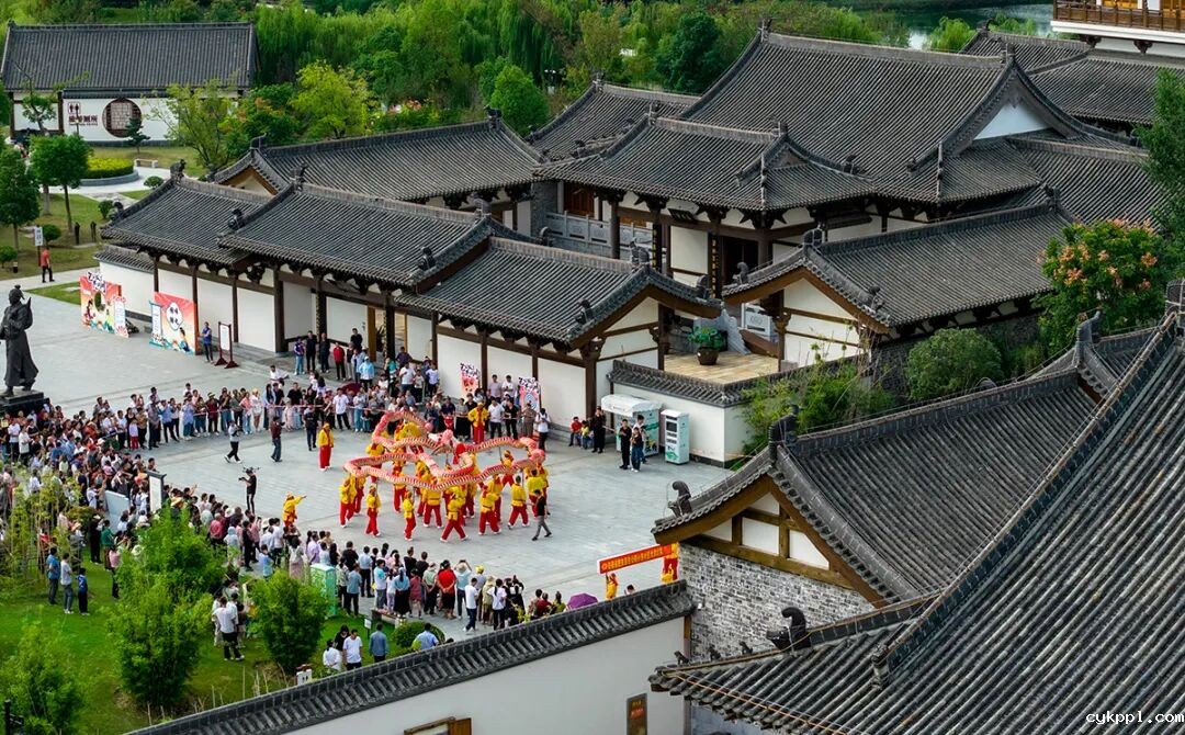 祖国的生日，人民的节日！新闻摄影记者用镜头记录这盛世繁华